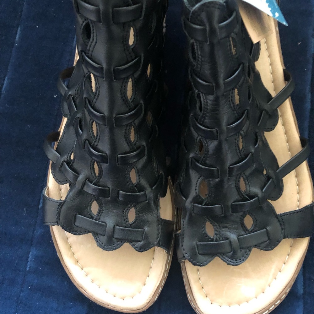 Pikolinos black leather sandals